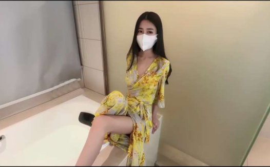 锅锅酱 窈窕身材女神黄色战袍 [1V/2.32G]