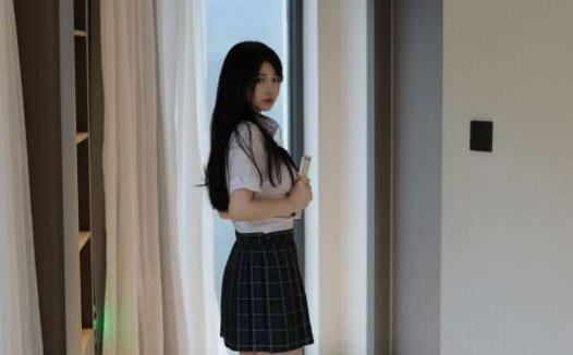 秀人网新人巨胸模特陈小花尺度作四套合集 [327P+4V/1.17G]